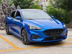 Ford Focus Sedan EcoBoost 180 Automatic ST Line - ფოტო 3