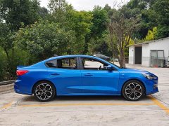 Ford Focus Sedan EcoBoost 180 Automatic ST Line - ფოტო 4