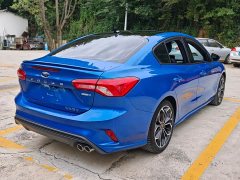 Ford Focus Sedan EcoBoost 180 Automatic ST Line - ფოტო 5