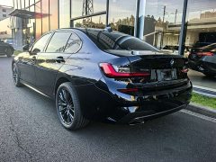 BMW 3 Series 325i M Sport Night Edition Package - ფოტო 12