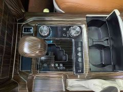 Toyota Land Cruiser (Imported) 5.7L VX-R Middle East Edition - ფოტო 16