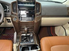 Toyota Land Cruiser (Imported) 5.7L VX-R Middle East Edition - ფოტო 6