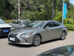 Lexus ES 260 Excellence Edition - ფოტო 1
