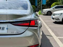 Lexus ES 260 Excellence Edition - ფოტო 18
