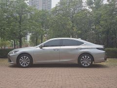 Lexus ES 200 Premium Edition - ფოტო 4
