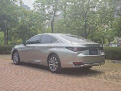 Lexus ES 200 Premium Edition - ფოტო 5