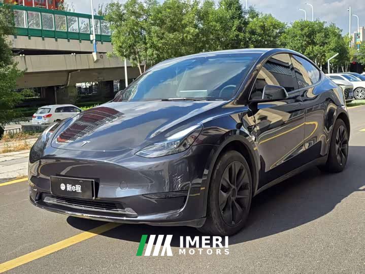 Tesla Model Y Rear-Wheel Drive