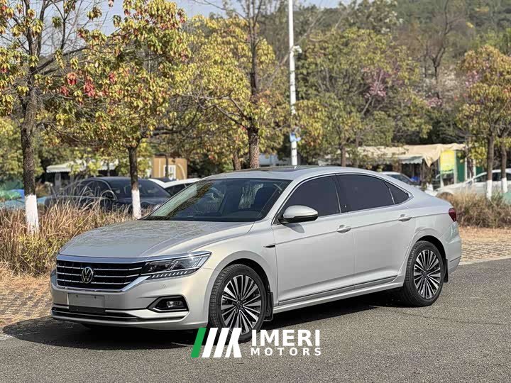 Volkswagen Passat 330TSI Luxury National VI
