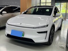 Tesla Model Y Rear-Wheel Drive - ფოტო 1