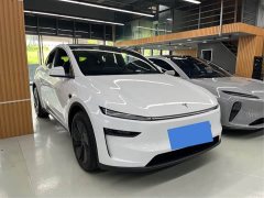 Tesla Model Y Rear-Wheel Drive - ფოტო 3