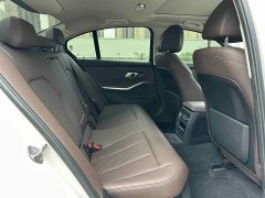 BMW 3 Series 320i M Sport Package - ფოტო 19