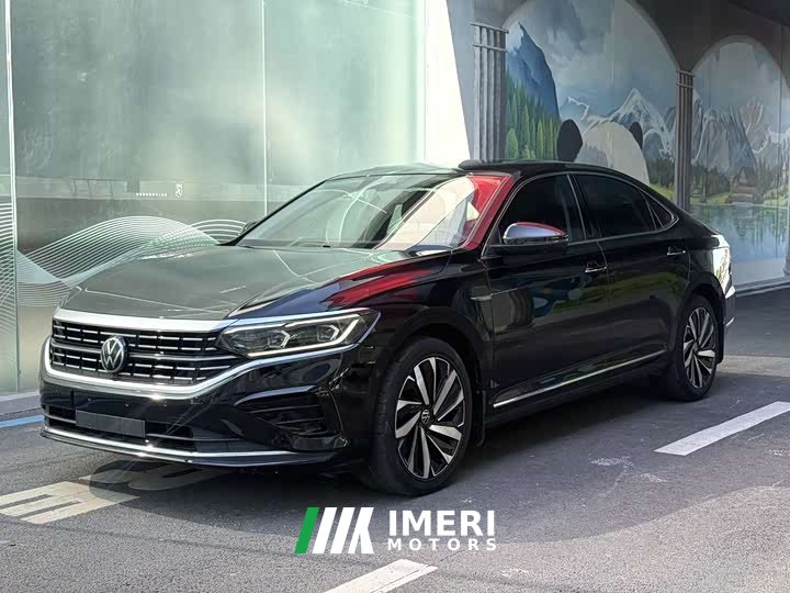 Volkswagen Passat Facelift 330TSI Luxury - ავტომობილი ჩინეთიდან