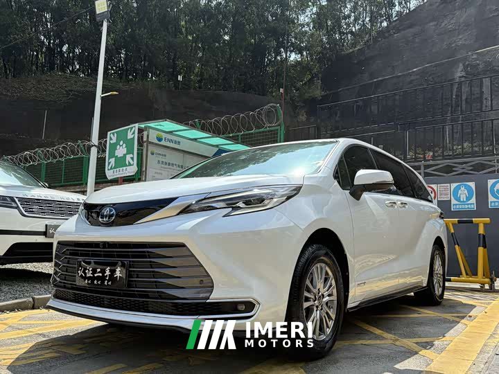 Toyota Sienna 2.5L Hybrid Premium Edition