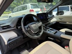 Toyota Sienna 2023 2.5L Hybrid Premium Edition - ფოტო 9