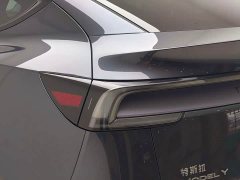 Tesla Model Y Long Range All-Wheel Drive - ფოტო 14