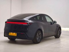 Tesla Model Y Long Range All-Wheel Drive - ფოტო 9