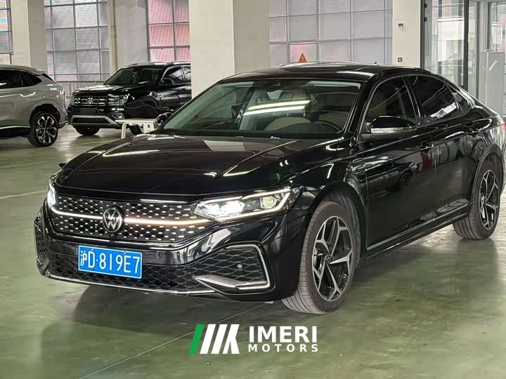 Volkswagen Passat 330TSI Starry Sky Prestige Edition