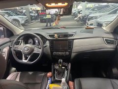 Nissan Qashqai 2.0L CVT Luxury - ფოტო 12