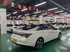 Hyundai Elantra 1.5L CVT Luxury - ფოტო 12