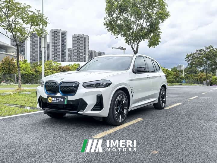 BMW iX3 Leadership Edition