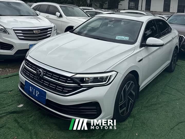 Volkswagen Sagitar 200TSI DSG Flying Edition