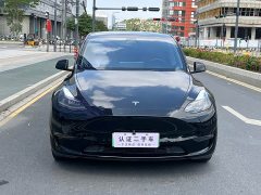 Tesla Model Y Rear-Wheel Drive - ფოტო 2