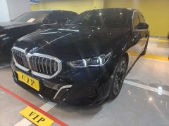 BMW 5 Series 530Li Luxury M Sport Package - ფოტო 1