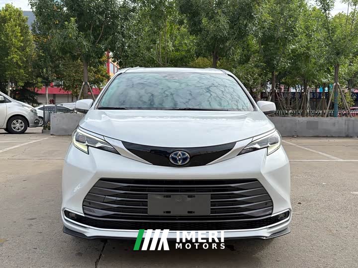 Toyota Sienna 2.5L Hybrid Luxury