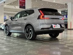 Volvo XC70 Plug-in Hybrid 2026 Two-Wheel Drive Long Range Core - ფოტო 4