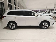Mitsubishi Outlander 2021 2.0L FWD Radiant Edition 5-Seater - ფოტო 4