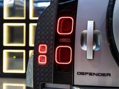 Land Rover Defender Facelift 110 3.0T P400 Dark Edition - ფოტო 11