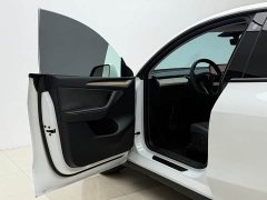 Tesla Model Y Rear-Wheel Drive - ფოტო 4