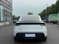 Tesla Model Y Rear-Wheel Drive - ფოტო 4