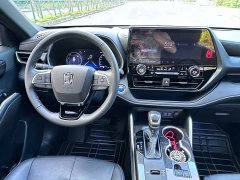 Toyota Crown Venza 2022 2.5L HEV AWD Premium - ფოტო 12