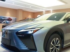 Lexus RZ 450e AWD Luxury Edition - ფოტო 1