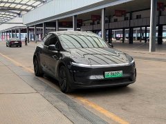 Tesla Model Y Rear-Wheel Drive - ფოტო 3