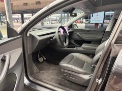 Tesla Model Y Rear-Wheel Drive - ფოტო 4