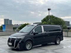 Mercedes-Benz Vito 2023 2.0T Business Edition 7-Seater - ფოტო 1
