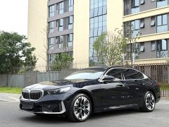 BMW 5 Series 530Li Luxury M Sport Package - ფოტო 1