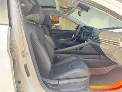Hyundai Elantra 1.5L CVT Luxury - ფოტო 10