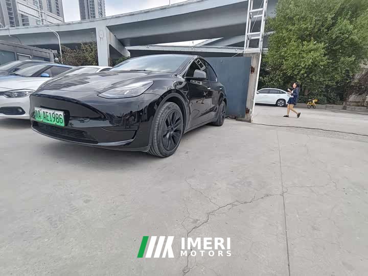 Tesla Model Y Rear-Wheel Drive