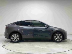 Tesla Model Y Long Range All-Wheel Drive - ფოტო 18