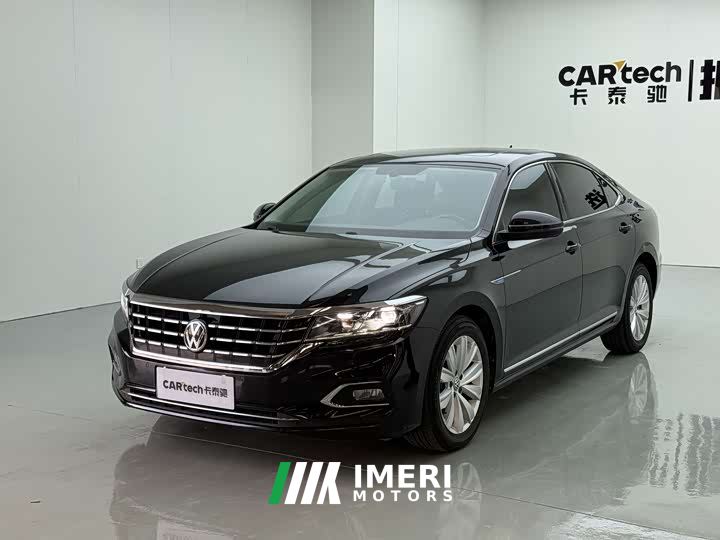 Volkswagen Passat 330TSI Elite National VI