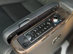 Toyota Vellfire 2021 Crown Hybrid 2.5L HV Premium Edition - ფოტო 12