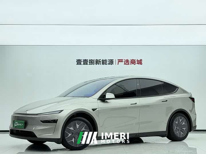 Tesla Model Y L Long Range All-Wheel Drive
