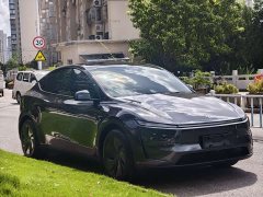 Tesla Model Y Rear-Wheel Drive - ფოტო 3