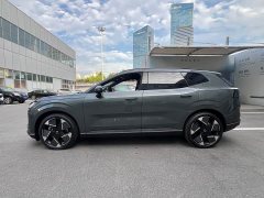 Volvo XC70 Plug-in Hybrid 2026 All-Wheel Drive Extended Range Ultra - ფოტო 2