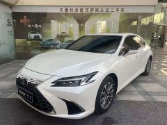 Lexus ES 300h Premium Edition - ფოტო 1