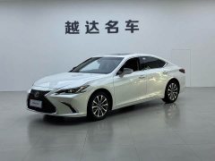 Lexus ES 200 Premium Edition - ფოტო 1
