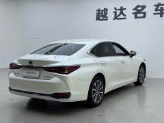 Lexus ES 200 Premium Edition - ფოტო 17